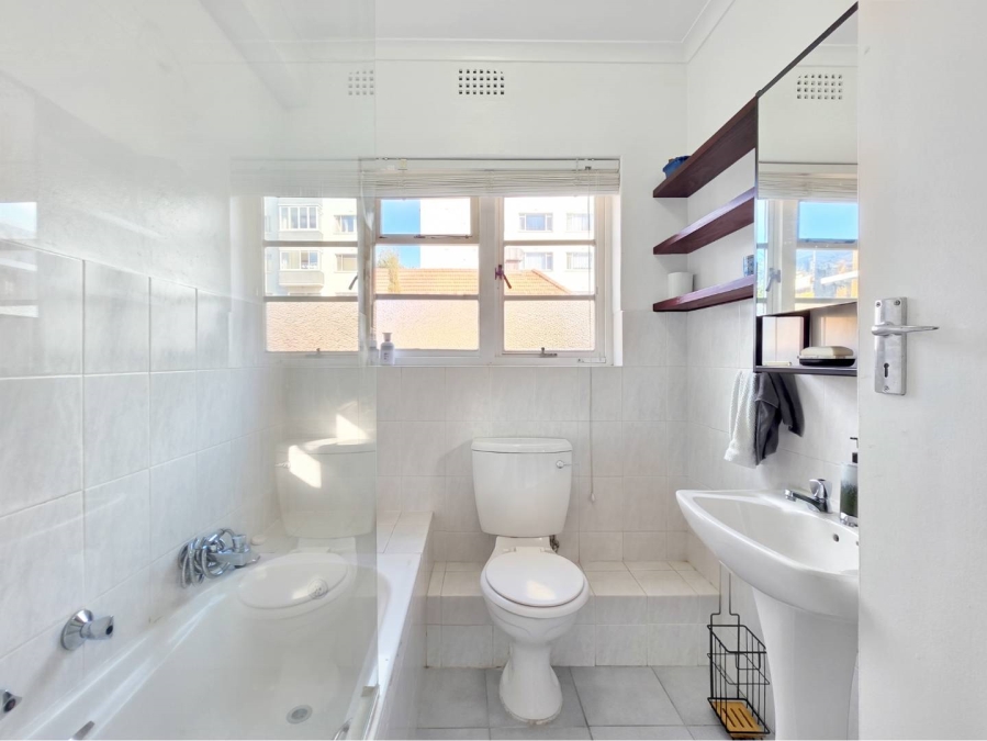 To Let 1 Bedroom Property for Rent in Sea Point Western Cape